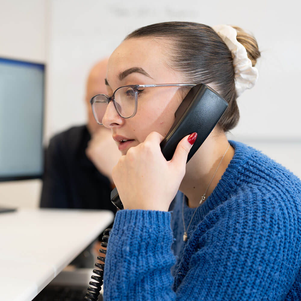 Training - Olivia on the phone Training - Olivia on the phone